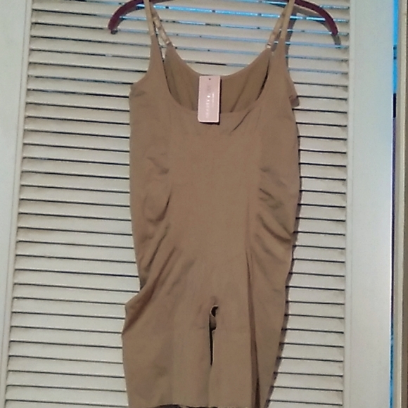 Nearly Nude Other - Nearly Nude Torso and Thigh Shaper. 2X. NWT
